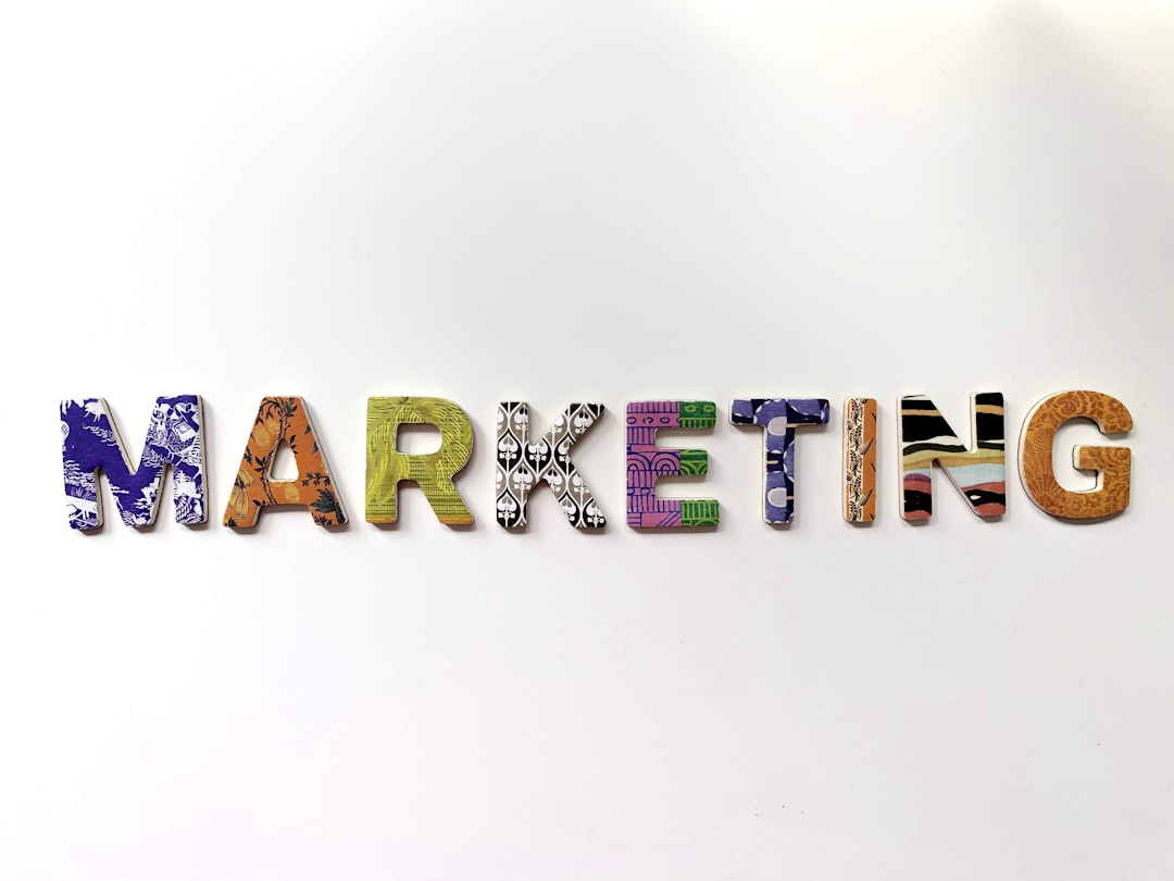 Marketing dans des alphabets colorés